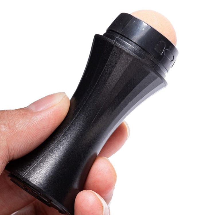 Wholesale Attractive Portable Face Oil Control Absorbing Blotting Volcanic Roller Small Oil Absorbing Roller - Image 4